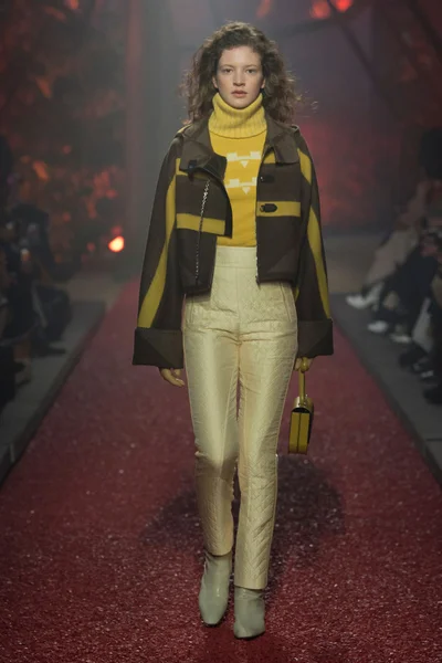 Look 14